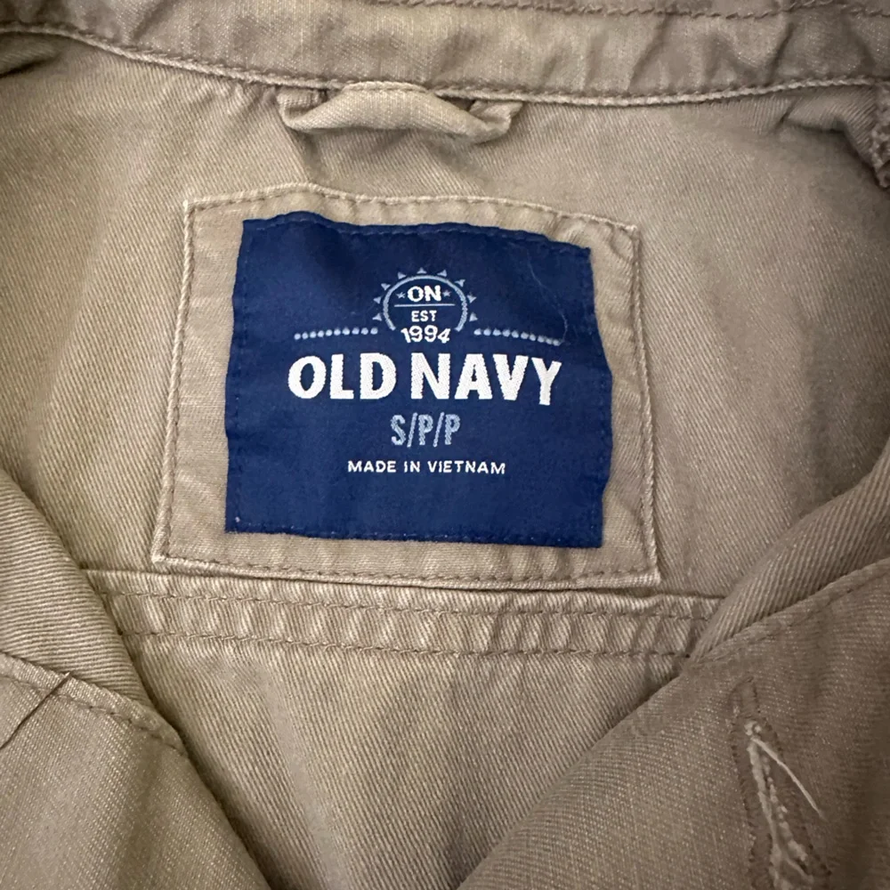 Old Navy Men's button up - Picture 2 of 4